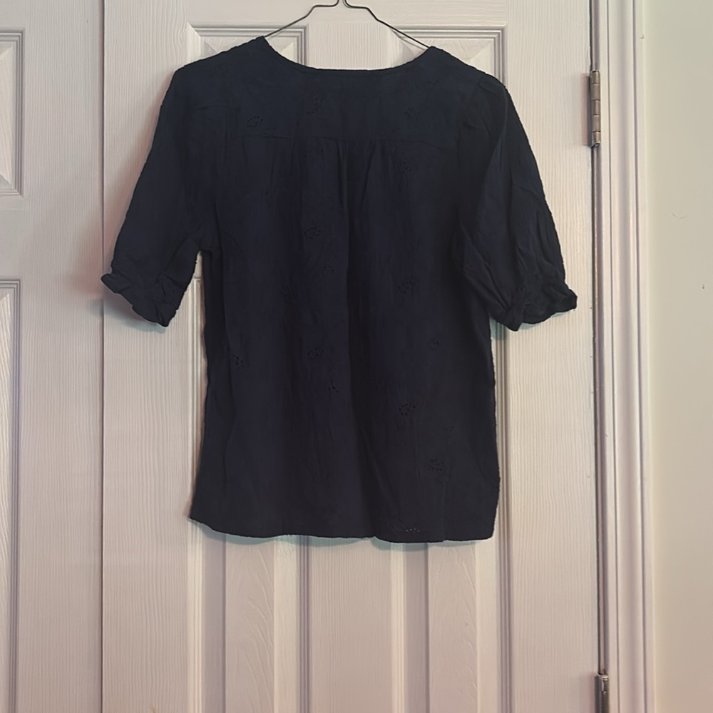 LOFT navy blue floral design short sleeve shirt; size Medium Petite - Picture 3 of 4